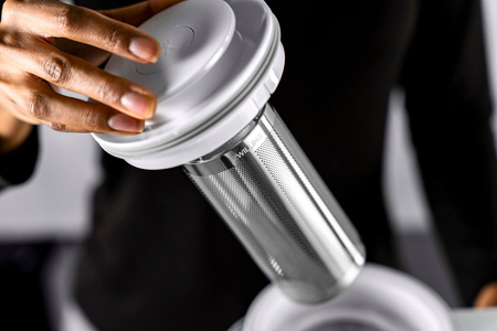 ZWILLING ENFINIGY Czajnik elektryczny z wkładem do herbaty 1.7 ltr, biały