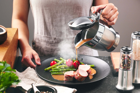 GEFU SERVIRO Termiczny dzbanek na sos 400 ml