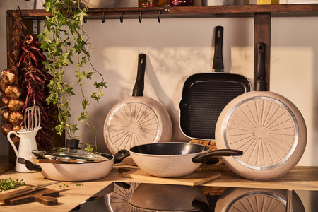 BALLARINI LEDRO Patelnia płytka 24 cm