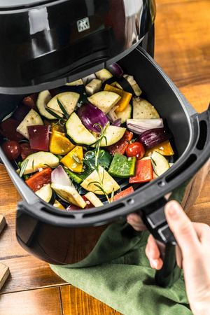 ZWILLING ENFINIGY Frytkownica beztłuszczowa 4 ltr, czarny