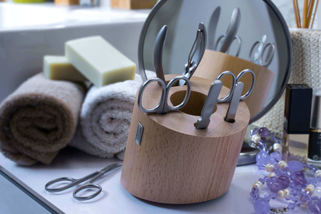 ARTELEGNO Pojemnik do przechowywania przyborów do manicure z drewna bukowego