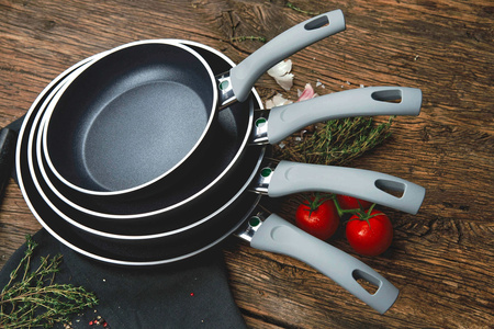 BALLARINI LAZISE Patelnia płytka 24 cm