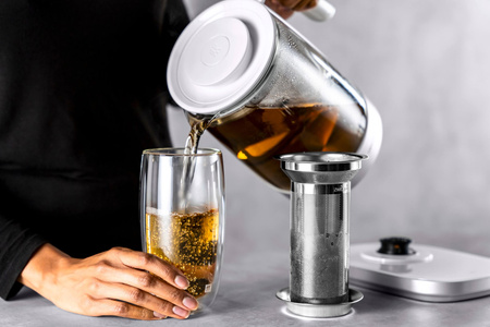 ZWILLING ENFINIGY Czajnik elektryczny z wkładem do herbaty 1.7 ltr, biały