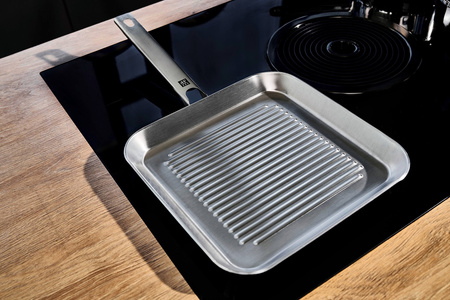 ZWILLING PLUS Stalowa patelnia grillowa 24 cm