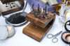 ARTELEGNO Stojak do przechowywania przyborów do manicure z drewna orzechowego