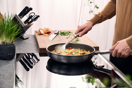 ZWILLING JOY PLUS Patelnia płytka 24 cm