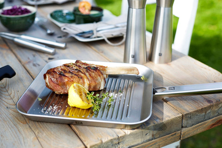 ZWILLING PLUS Stalowa patelnia grillowa 24 cm