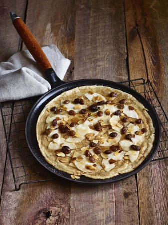 STAUB Patelnia do naleśników z drewnianym uchwytem 28 cm, czarny