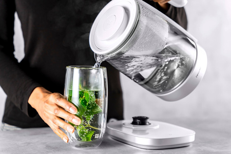 ZWILLING ENFINIGY Czajnik elektryczny z wkładem do herbaty 1.7 ltr, biały