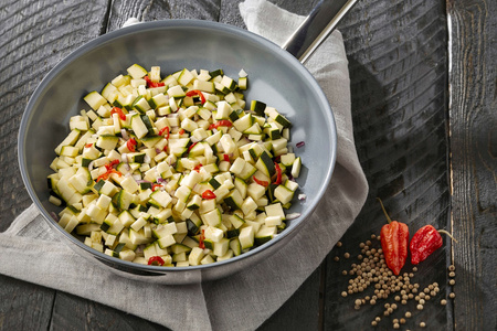 DEMEYERE ECOLINE 5 Patelnia płytka z powłoką Ceraforce 32 cm