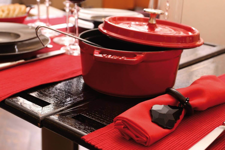 STAUB LA COCOTTE Garnek żeliwny okrągły 2.2 ltr, czerwony