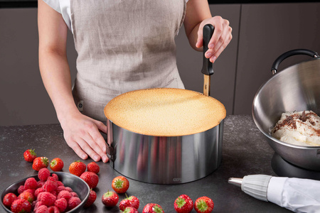 GEFU TONDO Nóż do odkrawania brzegów ciasta