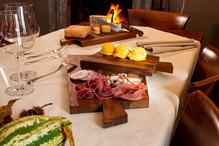 ARTELEGNO SIENA Deska do krojenia z drewna orzechowego 25 x 40 cm