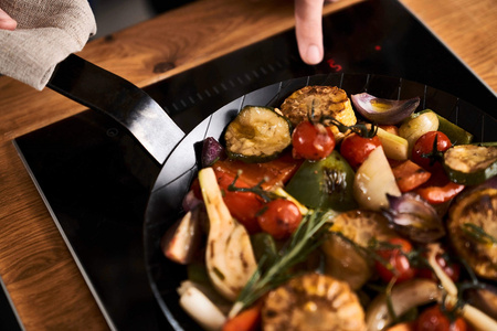 ZWILLING FORGE Patelnia żelazna 24 cm