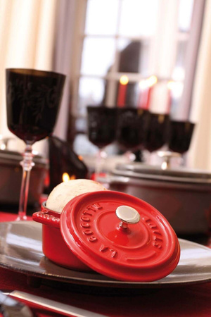 STAUB MINI COCOTTE Mini garnek żeliwny okrągły 250 ml, czerwony