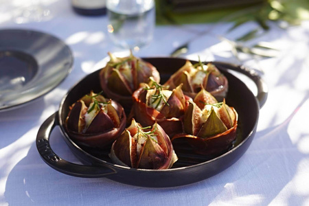 STAUB Okrągła patelnia żeliwna grillowa z dwoma uchwytami 22 cm, czarny