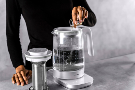 ZWILLING ENFINIGY Czajnik elektryczny z wkładem do herbaty 1.7 ltr, biały