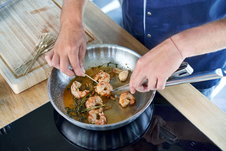 ZWILLING PRO Patelnia stalowa głęboka 28 cm